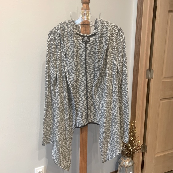 Angie Sweaters - Angie black/white hooded sweater/cardigan